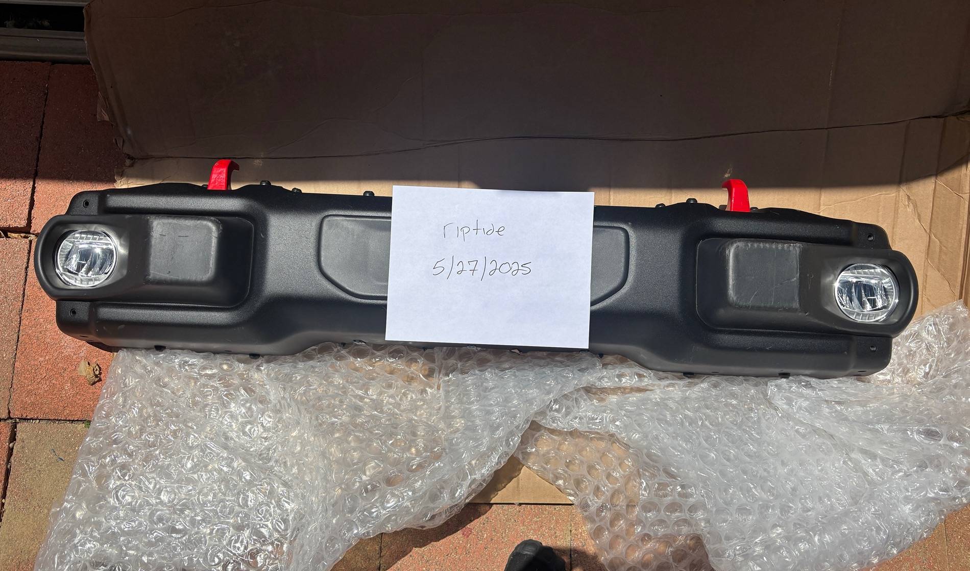 Jeep Gladiator OEM Rubicon steel bumper, Includes OEM fogs and tow hooks IMG_1884