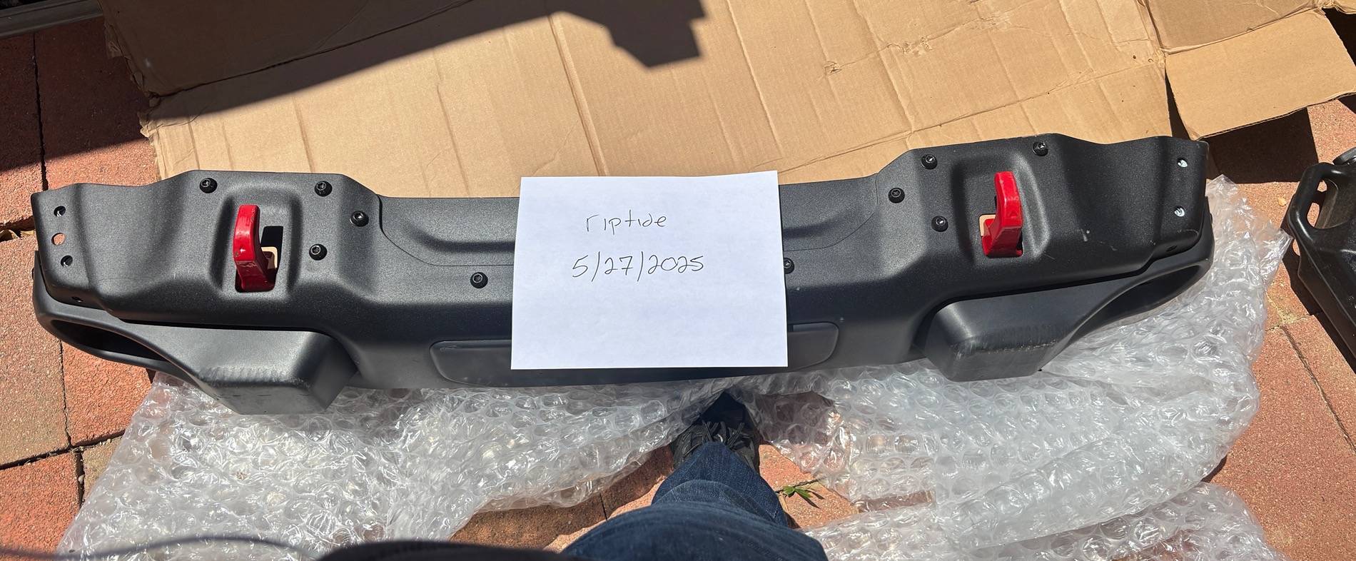 Jeep Gladiator OEM Rubicon steel bumper, Includes OEM fogs and tow hooks IMG_1887