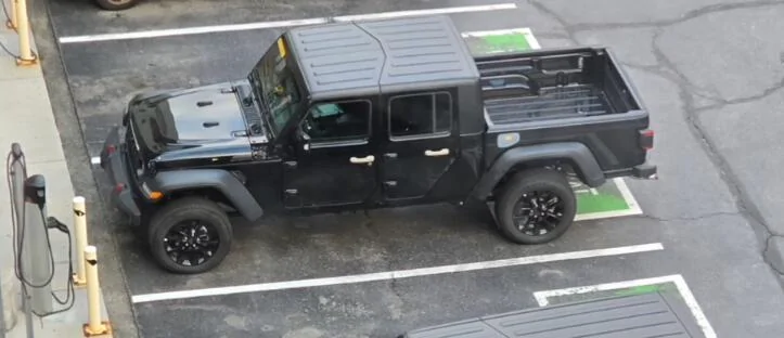 Jeep Gladiator 4xe Gladiator Hybrid (PHEV) Confirmed by Jeep CEO for 2025! ⚡️ 1000001665
