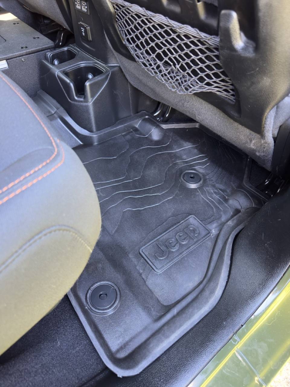 Jeep Gladiator 2021 Jeep Gladiator Mojave with winch, lots options IMG_7112 Lar