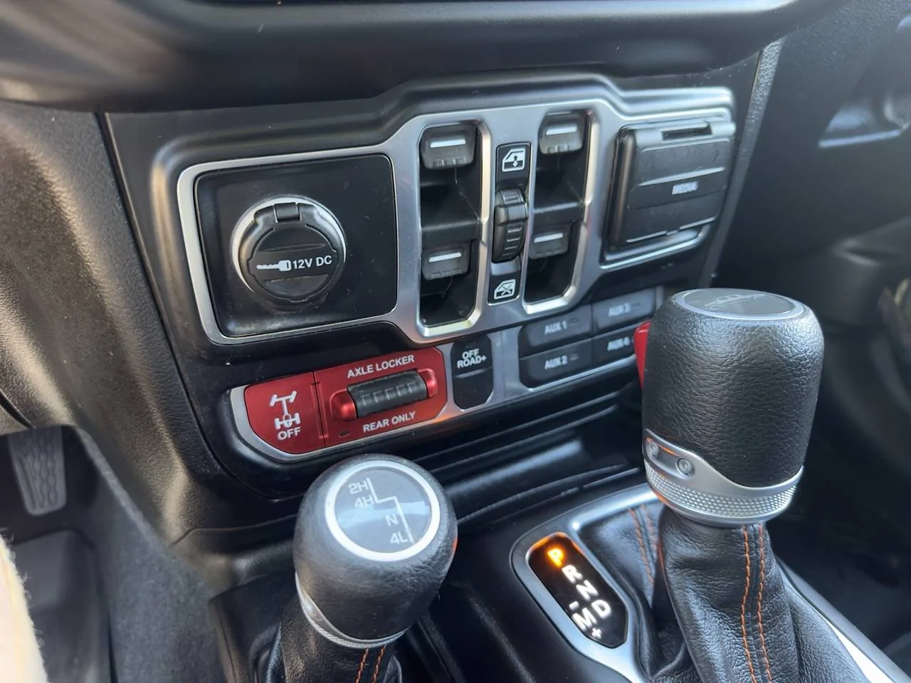 Jeep Gladiator 2021 Jeep Gladiator Mojave with winch, lots options IMG_7121 Larg