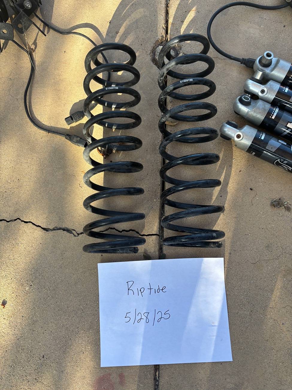 Jeep Gladiator Fox 2.0 Shocks 0-1.5” Lift + Clayton Front HD Springd IMG_1895