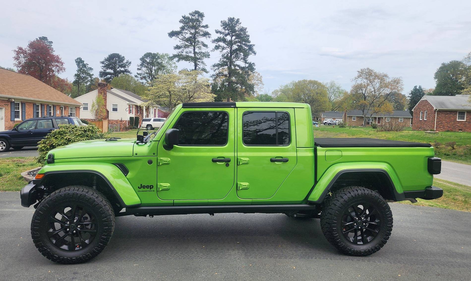 Jeep Gladiator Mojito Green Gladiators 2025 On Dealer Lots 20250404_100734
