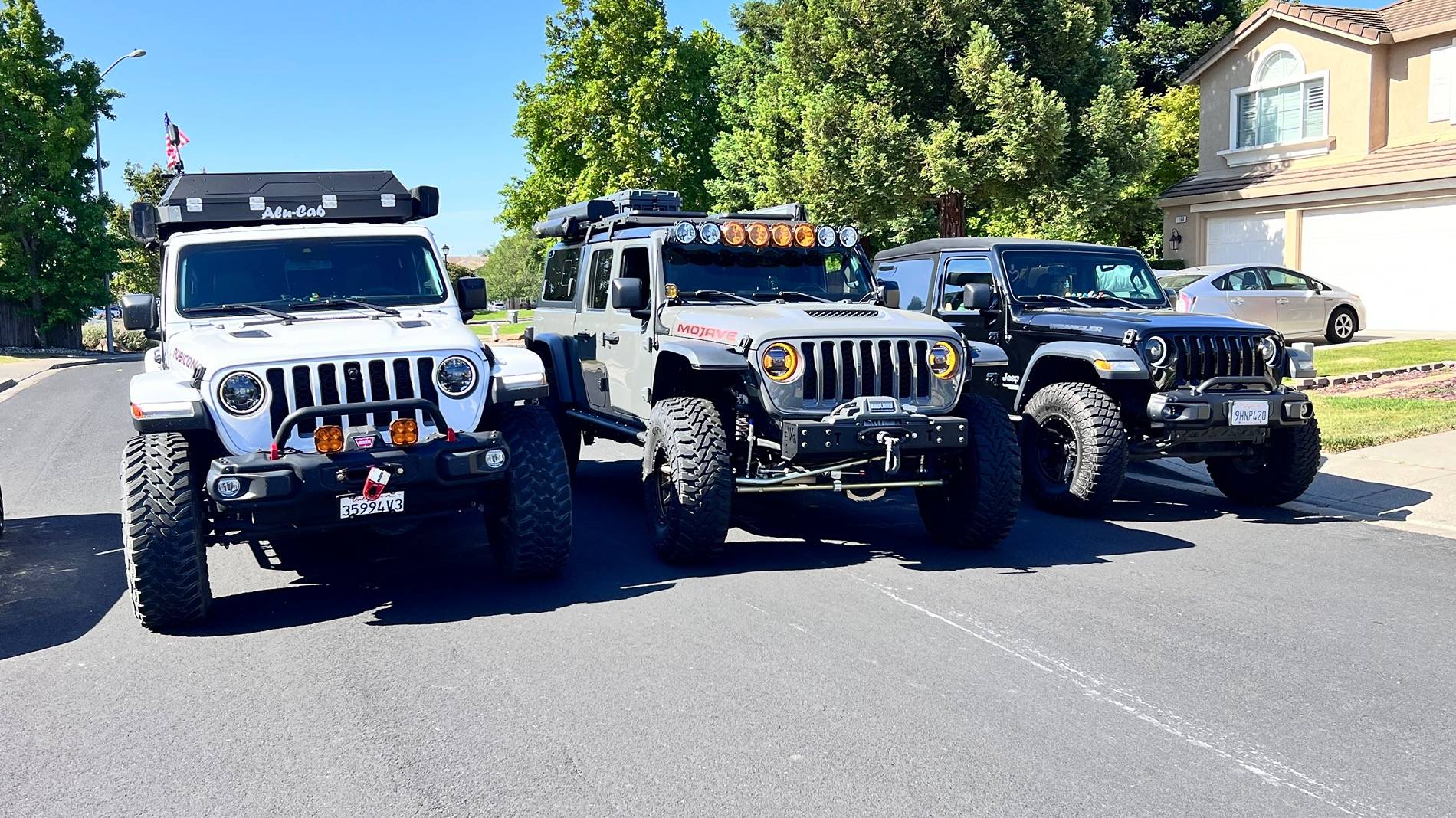 Jeep Gladiator Jeeps Parking Next To Jeeps IMG_2667