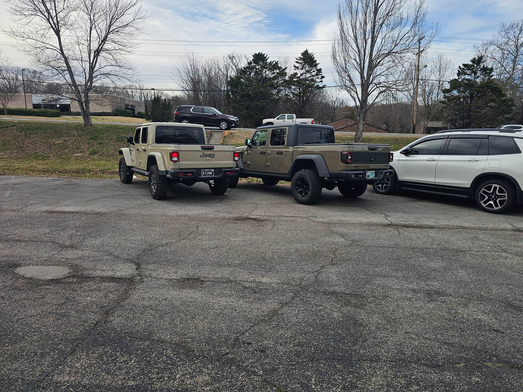 Jeep Gladiator What width 35 inch tire would look good on Sport S with max tow and rubicon type fender flares? 20250309_170900