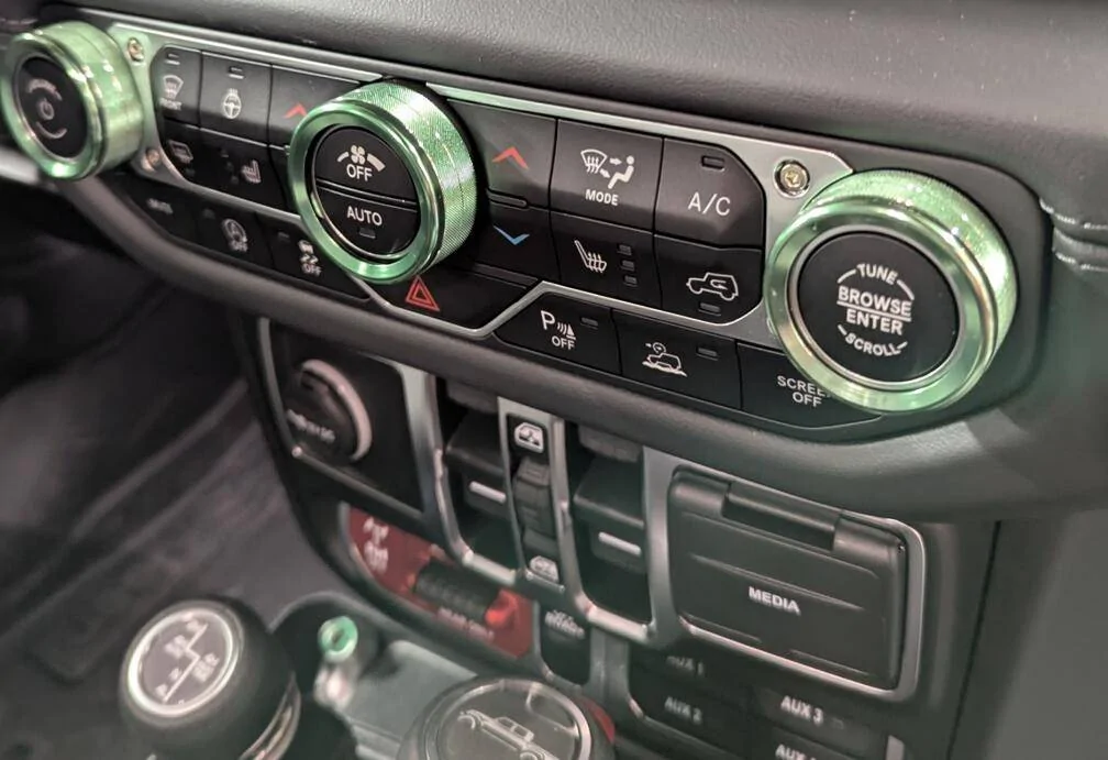 Jeep Gladiator What do you guys do with this space? 1748716985171-ff
