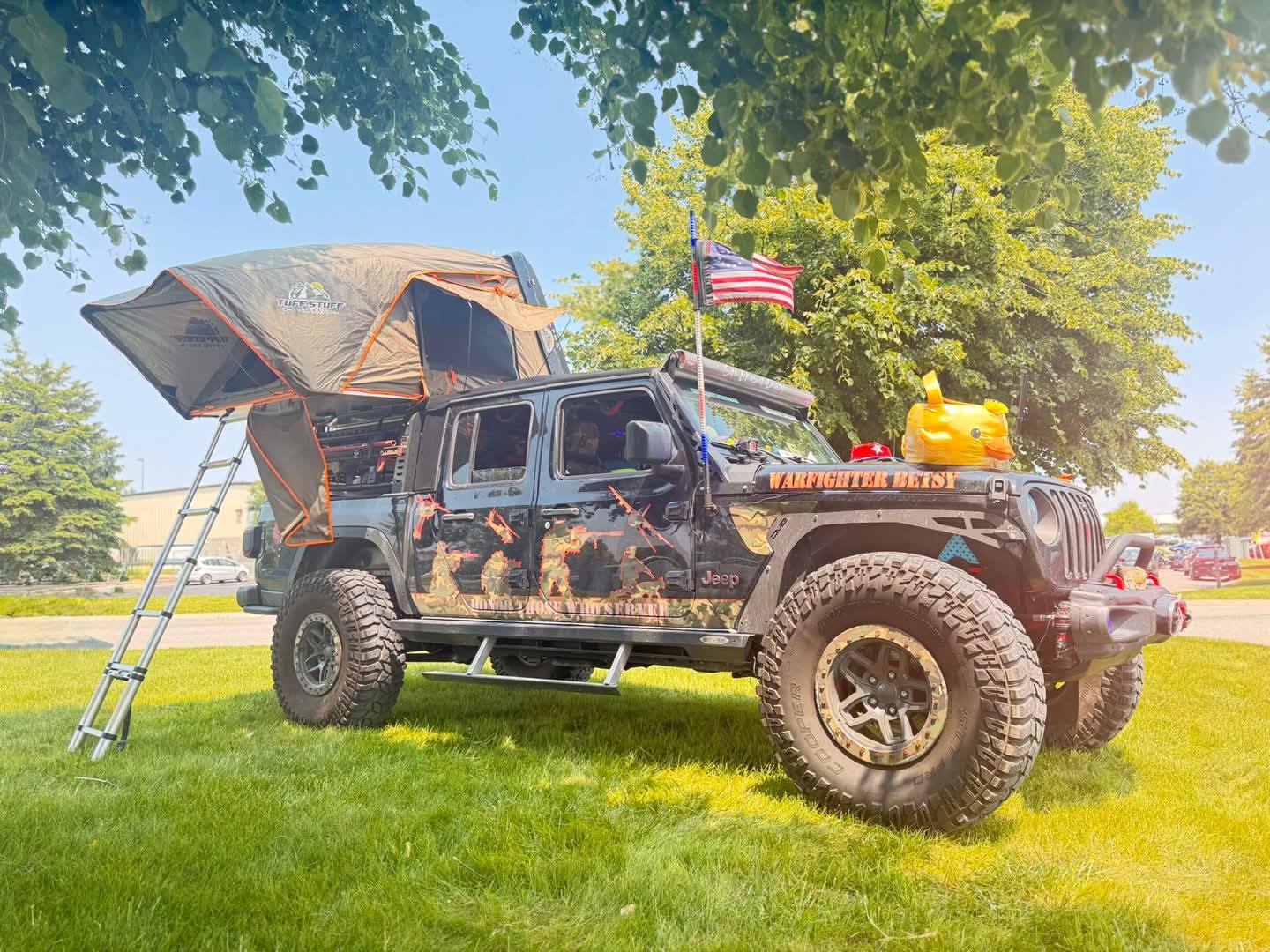 Jeep Gladiator "Betsy" The Memorial Gladiator 1000024826