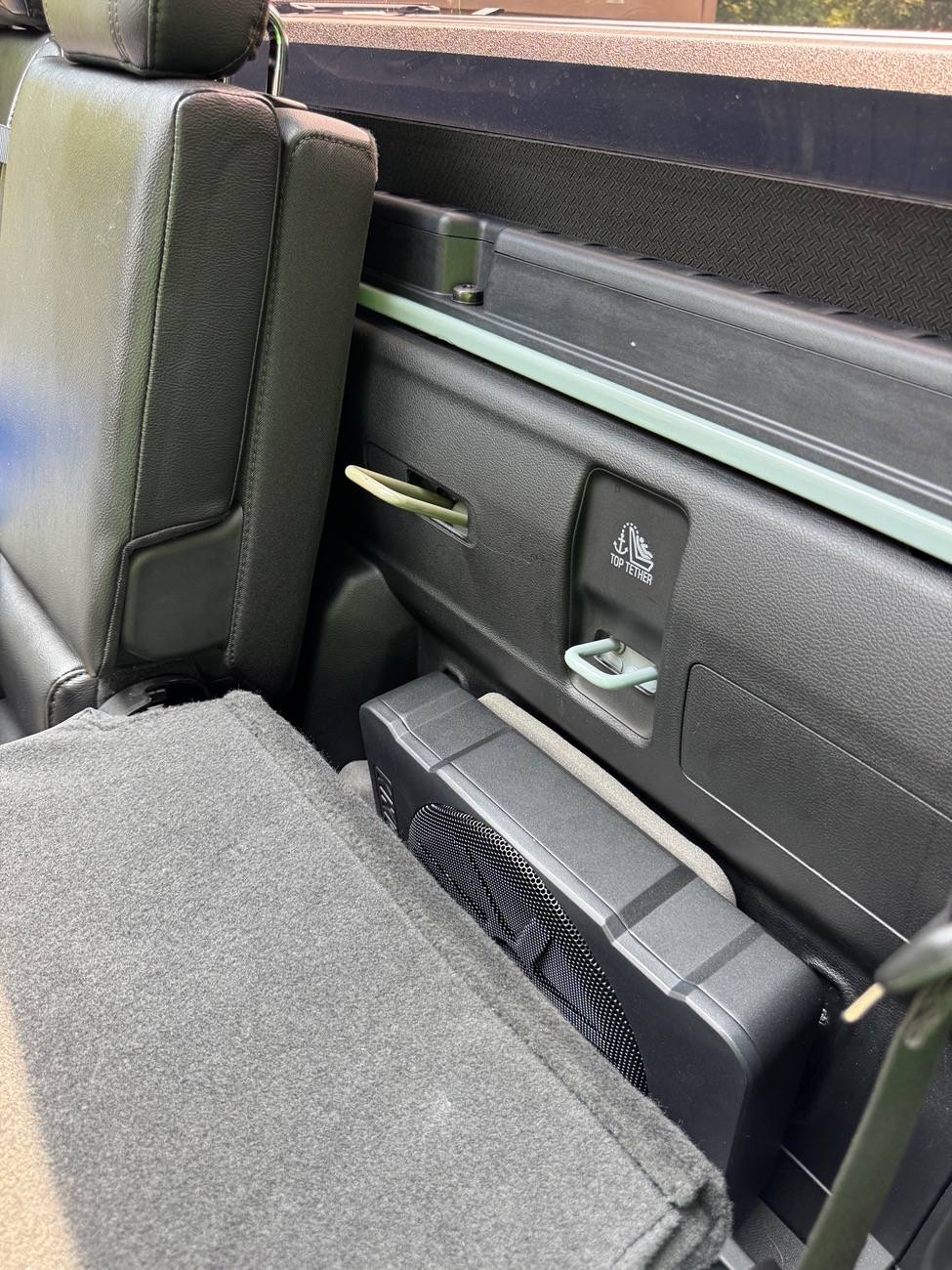 Jeep Gladiator Sub Upgrade Kicker HS10 IMG_9711