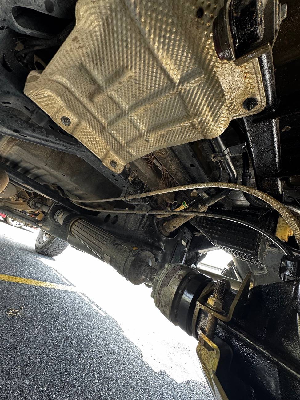 Jeep Gladiator Leaking (blowing!) diff fluid. Hole in axle housing? IMG_3638