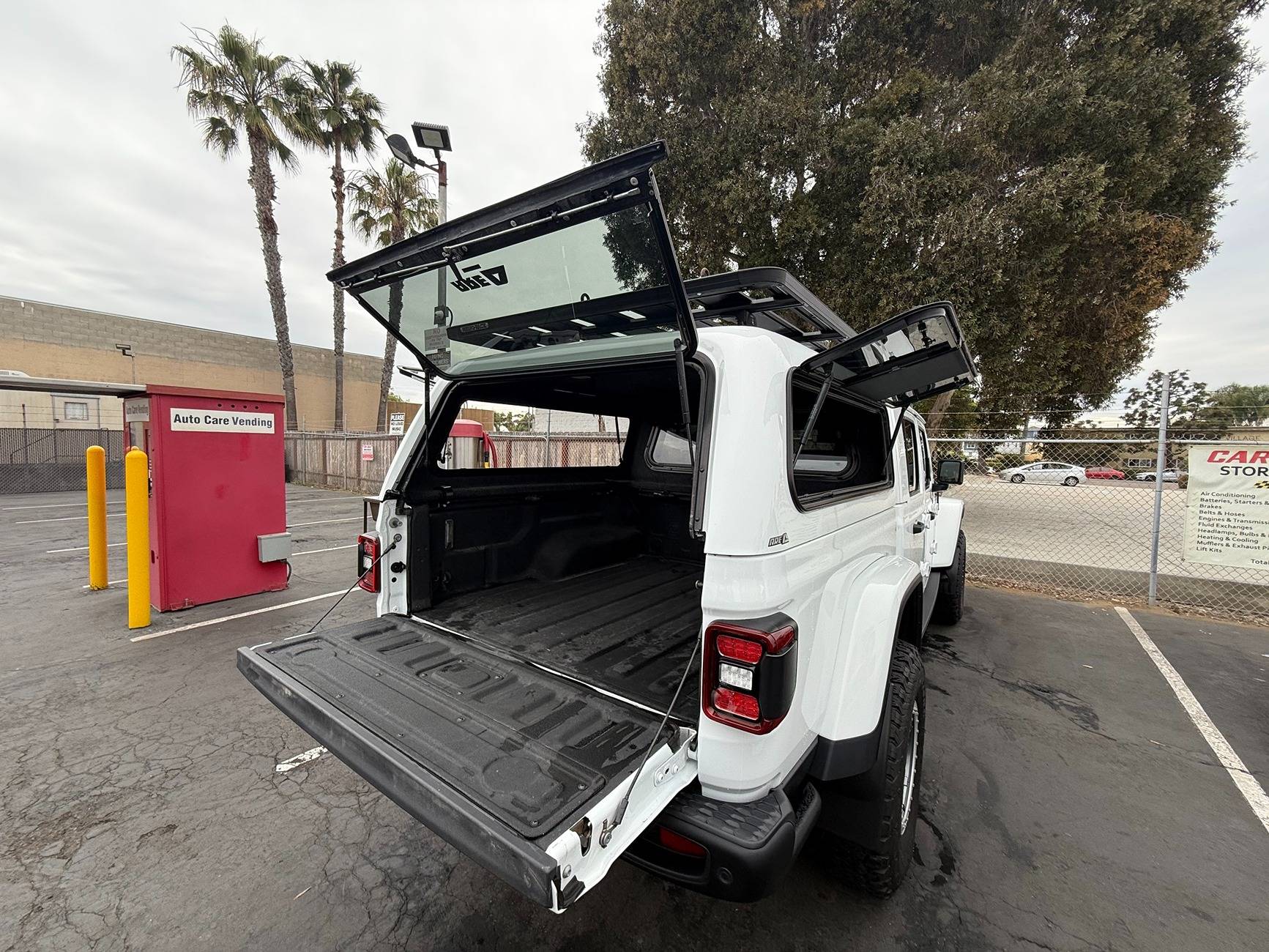 Jeep Gladiator FS: ARE CX Classic Topper w/ Rhino Rack Platform 60" x 56" IMG_0263(1).JPEG