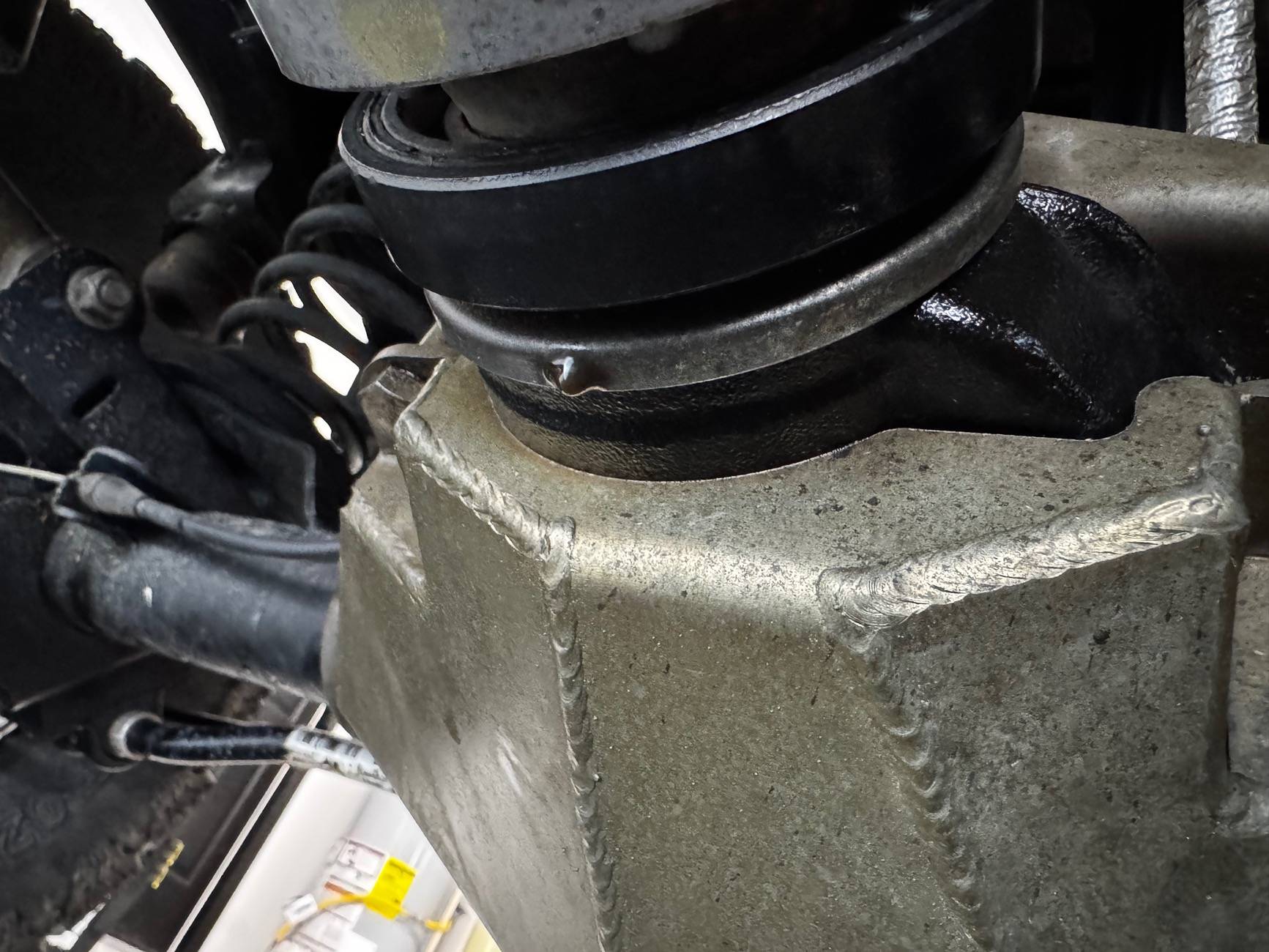 Jeep Gladiator Leaking (blowing!) diff fluid. Hole in axle housing? IMG_3662