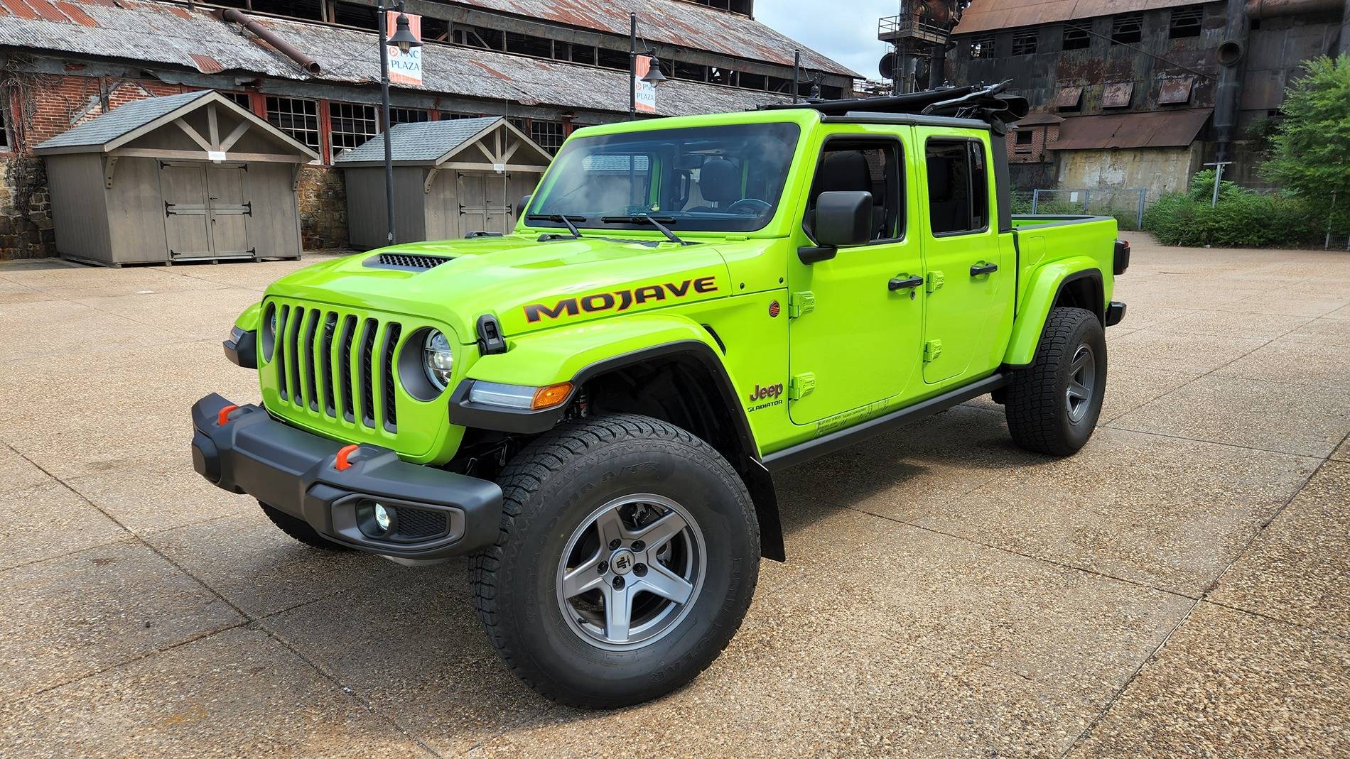 Jeep Gladiator 2021 MANUAL TRANSMISSION green Mojave 38,955 20220828_111711