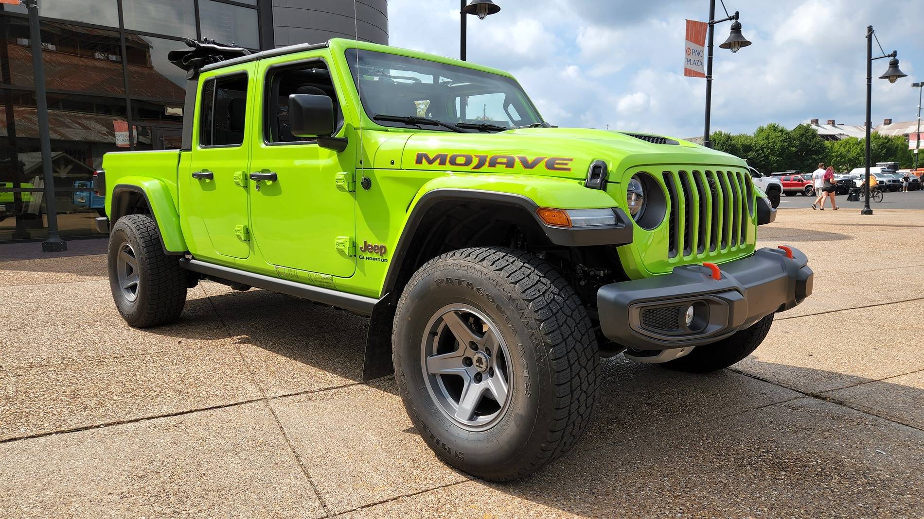 Jeep Gladiator 2021 MANUAL TRANSMISSION green Mojave 38,955 20220828_110631