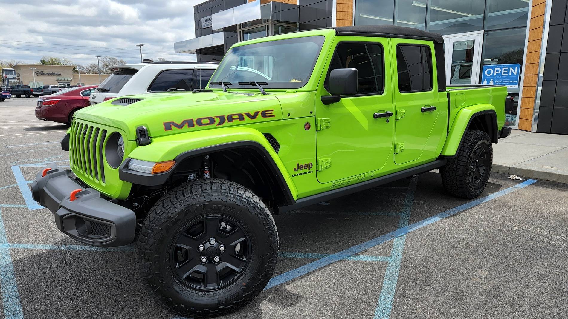 Jeep Gladiator 2021 MANUAL TRANSMISSION green Mojave 38,955 20220426_121531