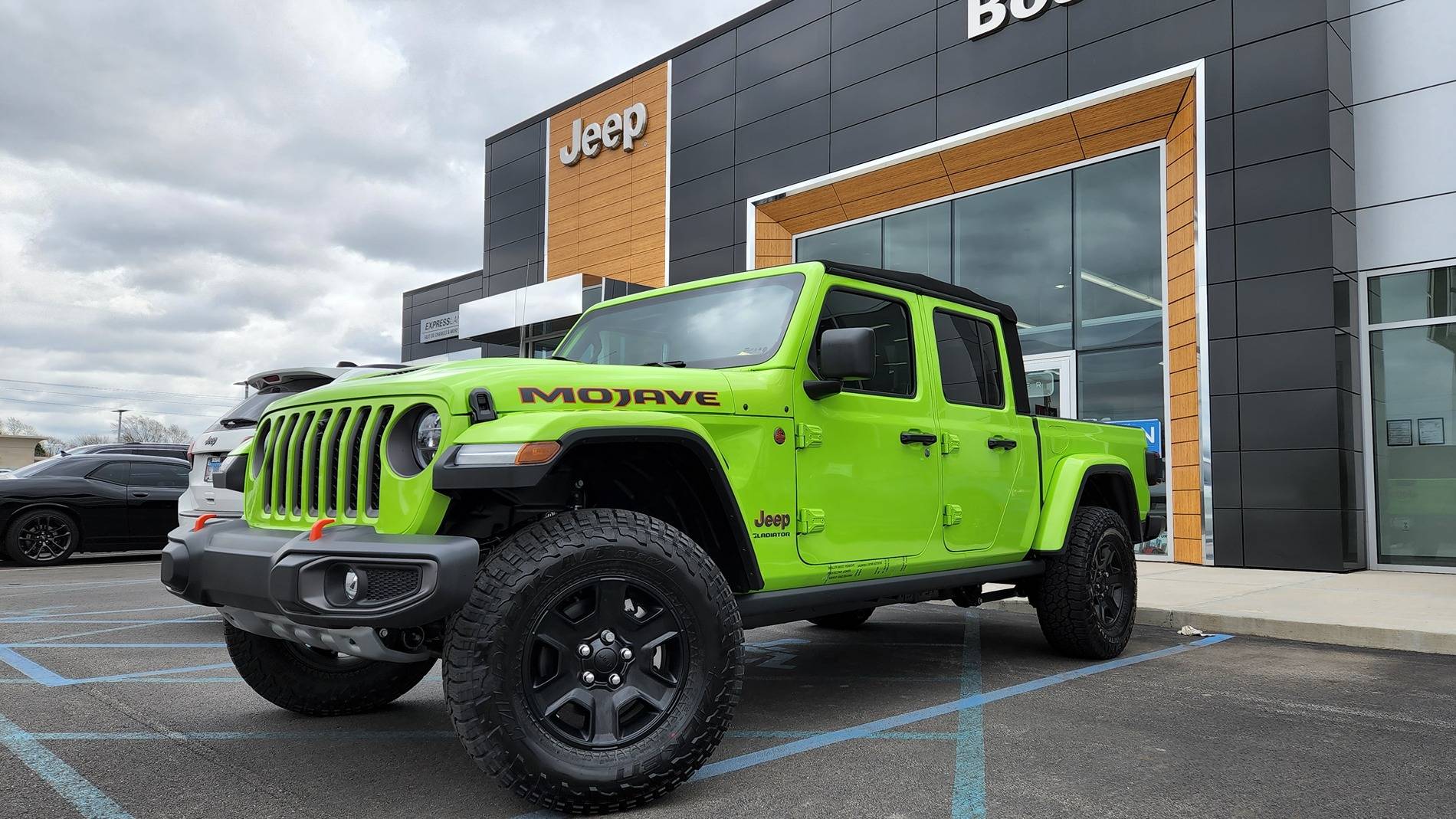 Jeep Gladiator 2021 MANUAL TRANSMISSION green Mojave 38,955 20220426_114750