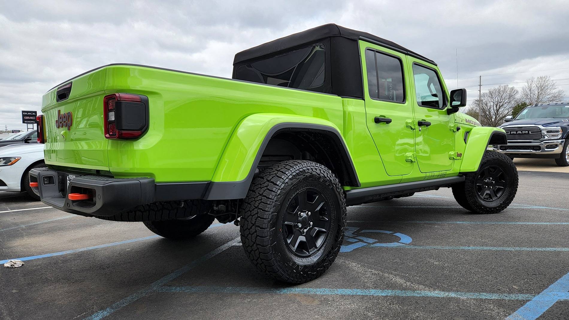 Jeep Gladiator 2021 MANUAL TRANSMISSION green Mojave 38,955 20220426_114831