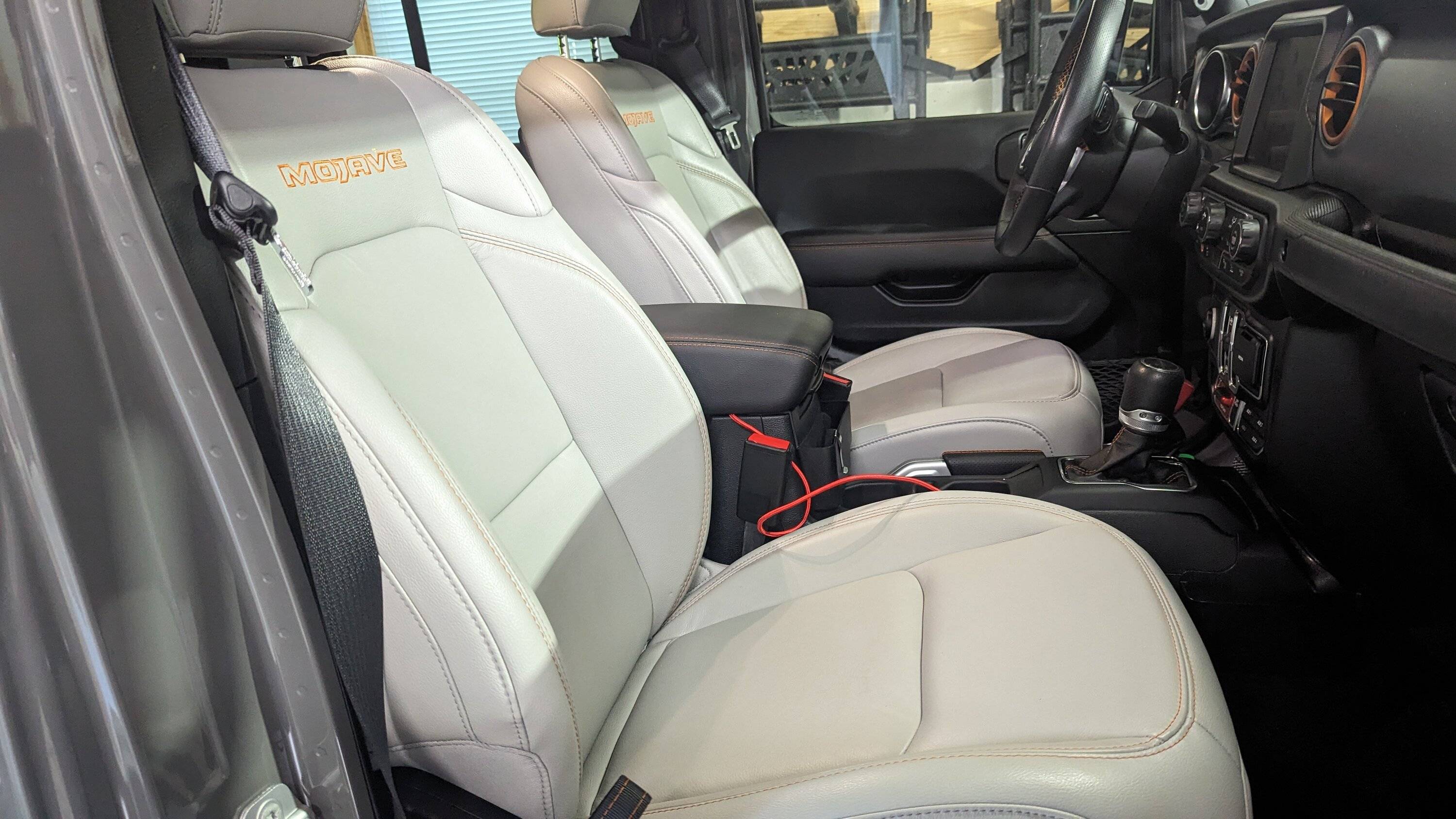 Jeep Gladiator When Did The Grey (Off White) Interior Option Go Away? PXL_20240706_115528675
