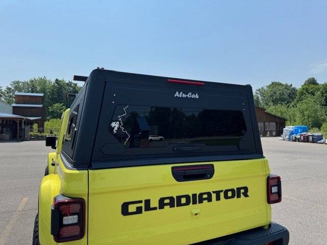 Jeep Gladiator Alu-Cab Contour Canopy + Extras IMG_4590