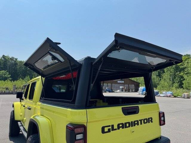 Jeep Gladiator Alu-Cab Contour Canopy + Extras IMG_4587