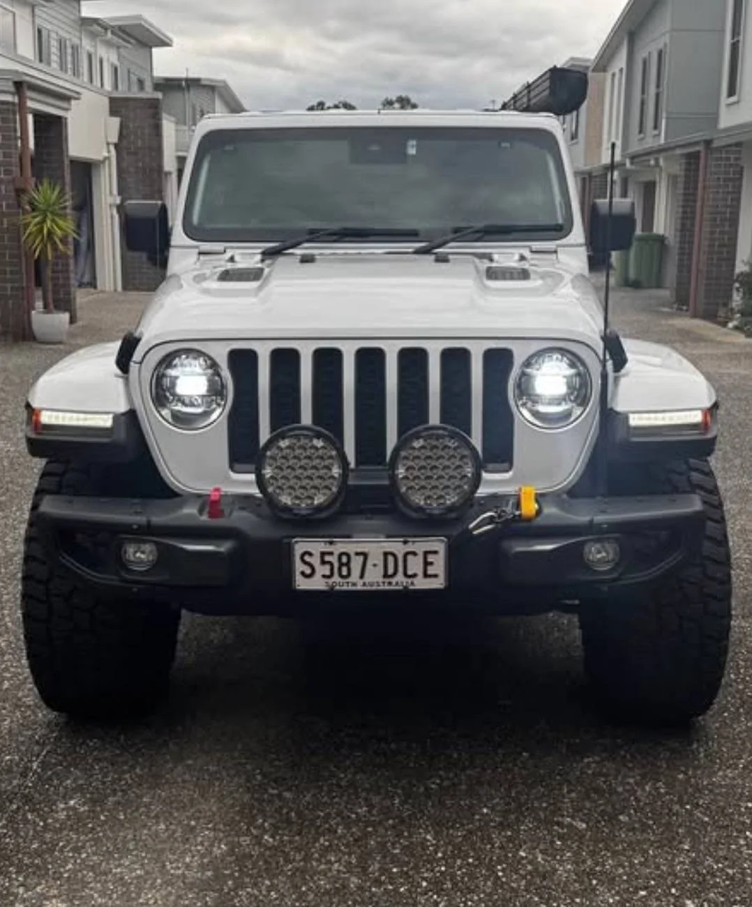 Jeep Gladiator BRIGHT WHITE Gladiator JT Club IMG_6023