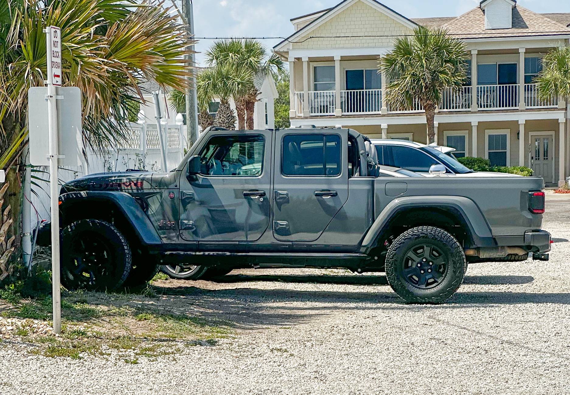 Jeep Gladiator When Did The Grey (Off White) Interior Option Go Away? IMG_8815