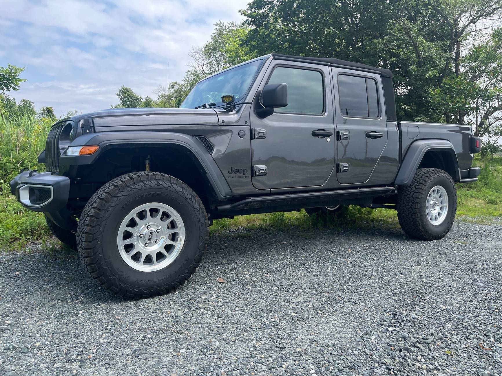 Jeep Gladiator AEV Salta XR installed on Willys IMG_9612