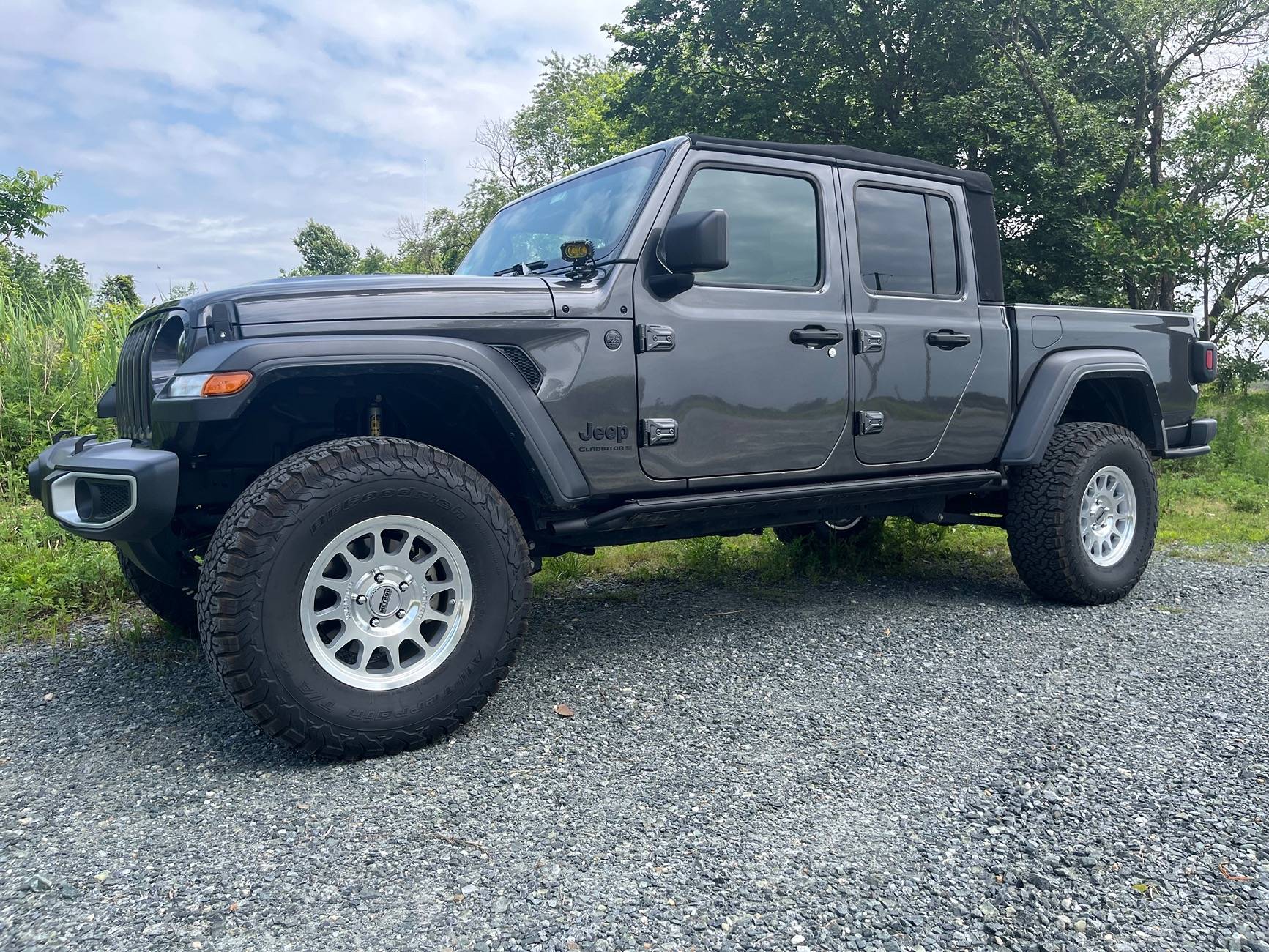 Jeep Gladiator AEV Salta XR installed on Willys IMG_9611