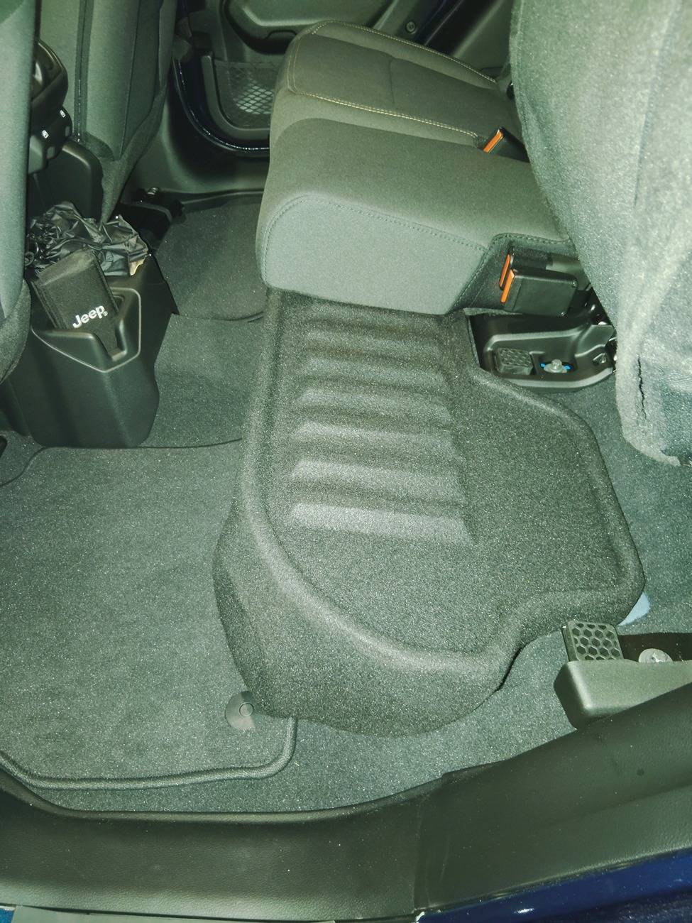 Jeep Gladiator Passenger rear subwoofer build 1000007492