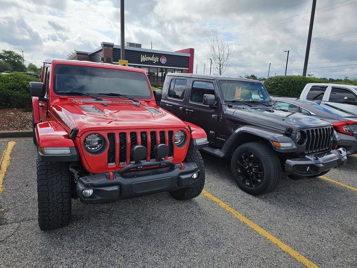 Jeep Gladiator Jeeps Parking Next To Jeeps 1749479840996-35