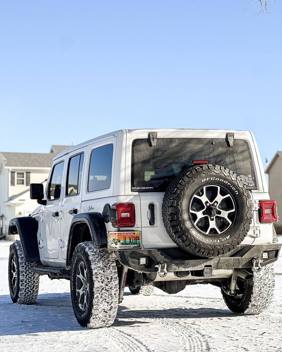 blondiewithherjeep.jpg