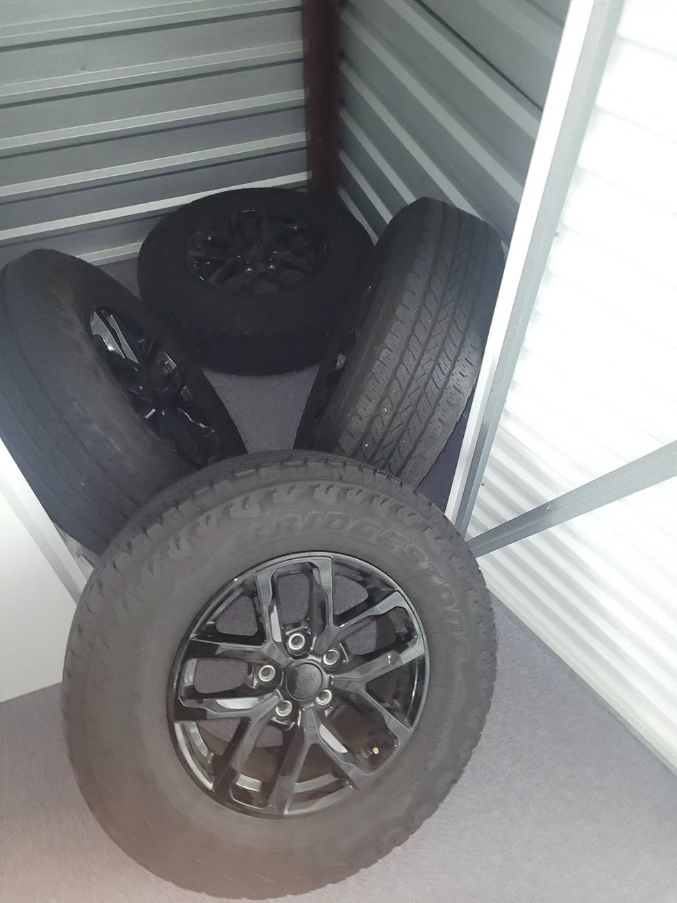 Jeep Gladiator 4 Factory 31 inch wheels for sale 20250302_125117