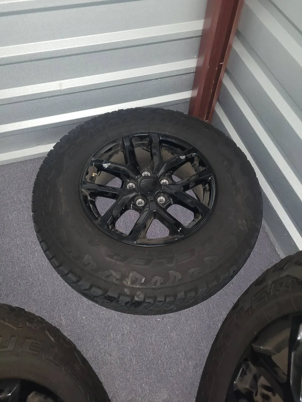 Jeep Gladiator 4 Factory 31 inch wheels for sale 20250302_125146