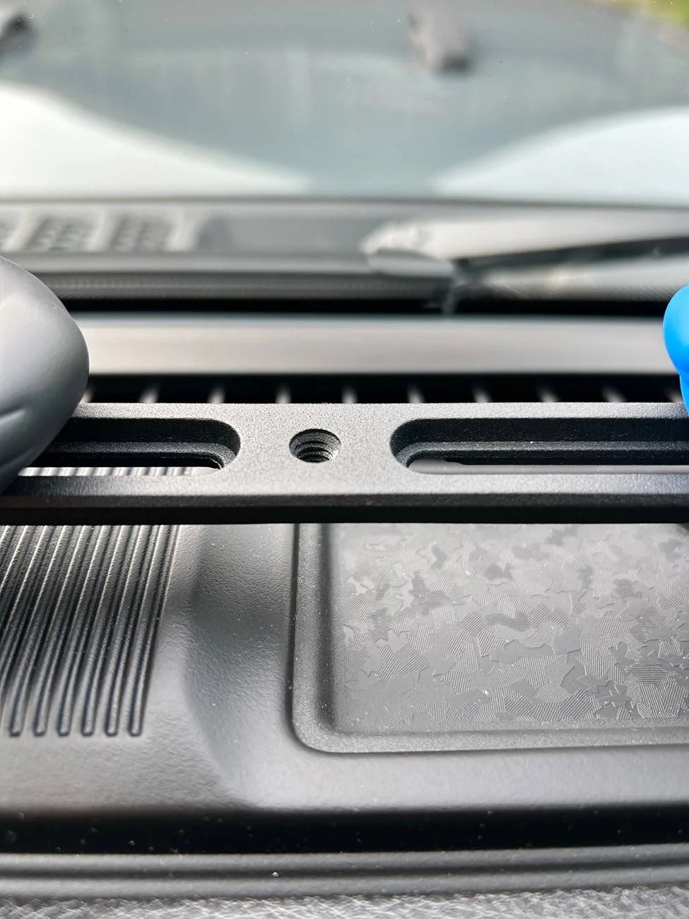 Jeep Gladiator Mopar Dash Accessory Rail for mounting phones, ect IMG_0225