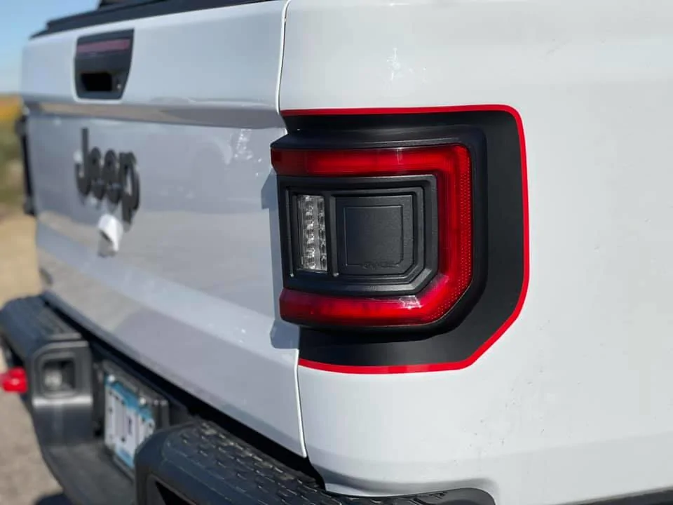 Jeep Gladiator 💭 Tinted or Standard Taillights? 51629585194_1f1e8a9c4b_