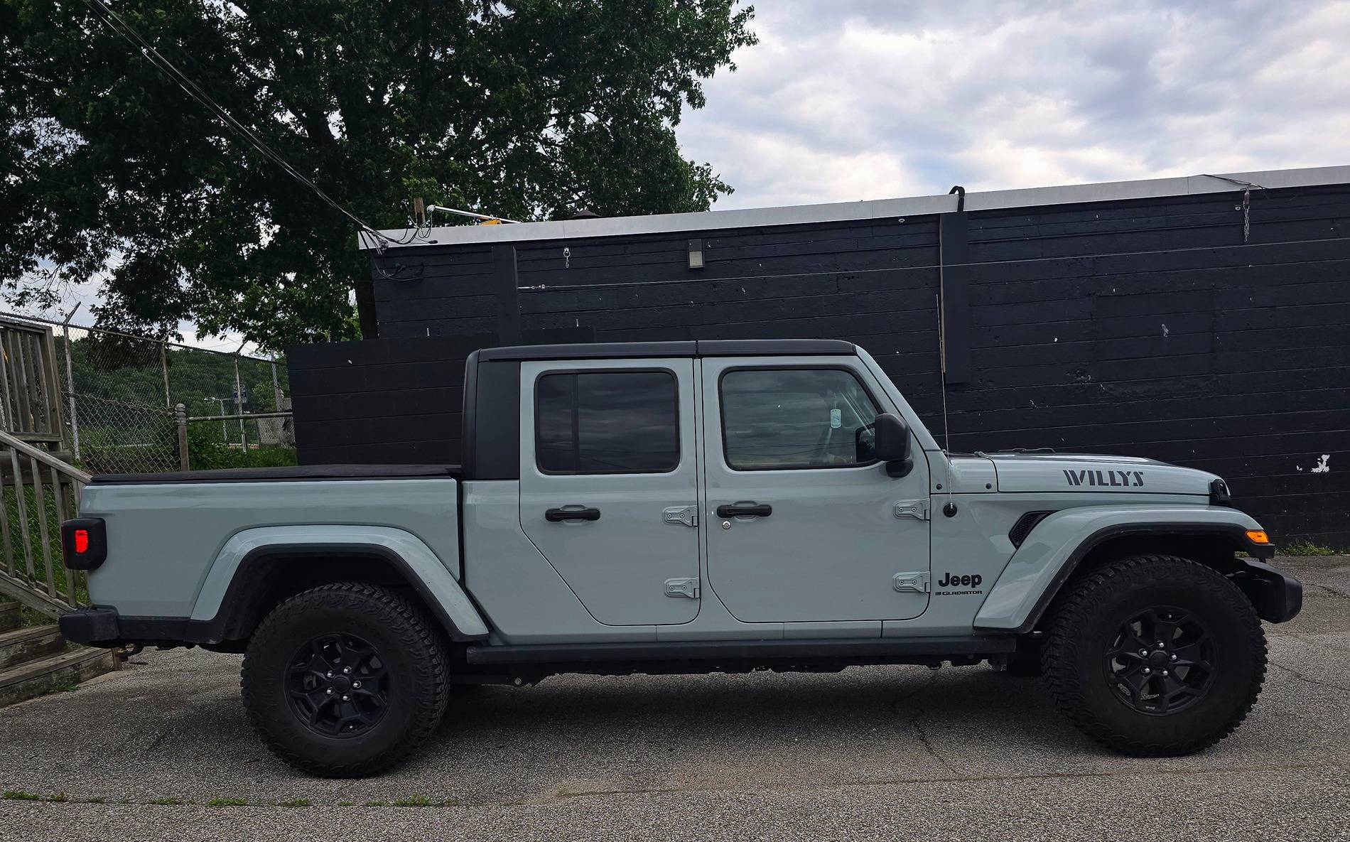 Jeep Gladiator Lets see all those Gladiators with lifts and bigger tires! 20250521_185429~2