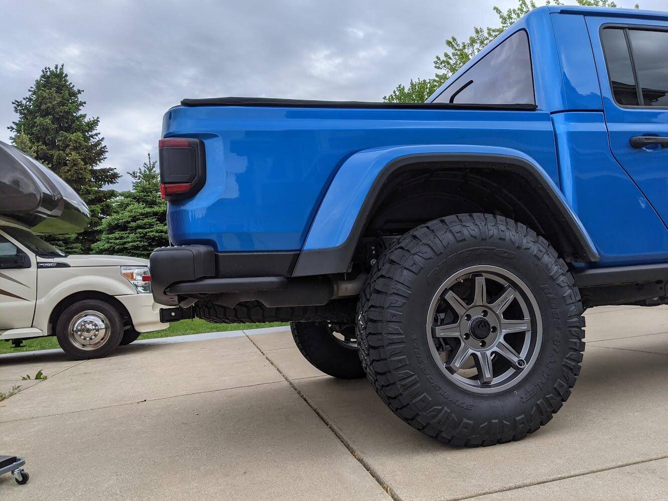 Jeep Gladiator Feeler - 18 Nitto Ridge Grapplers with Alpha wheels 1750184571013-p2