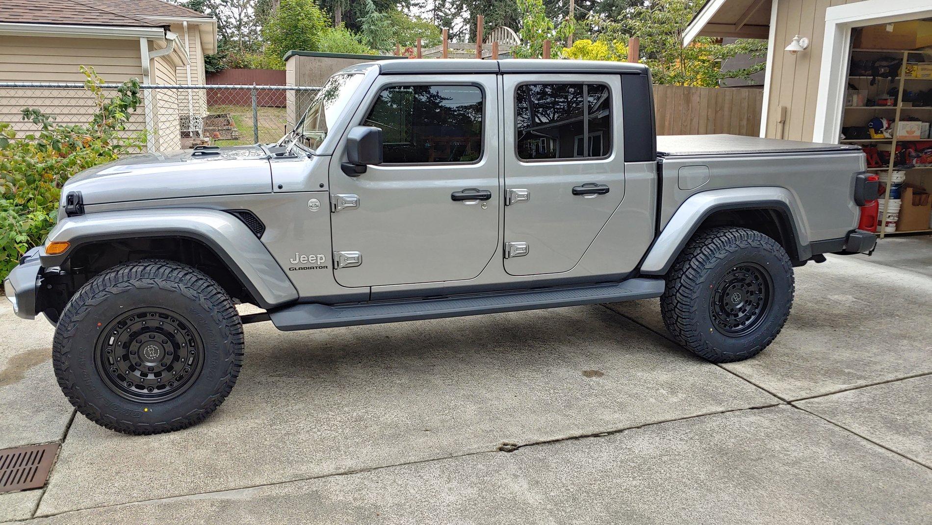 Jeep Gladiator Black Rhino Arsenal W/Yoko Geolander x-AT 305/70r18 20190926_171707_HDR