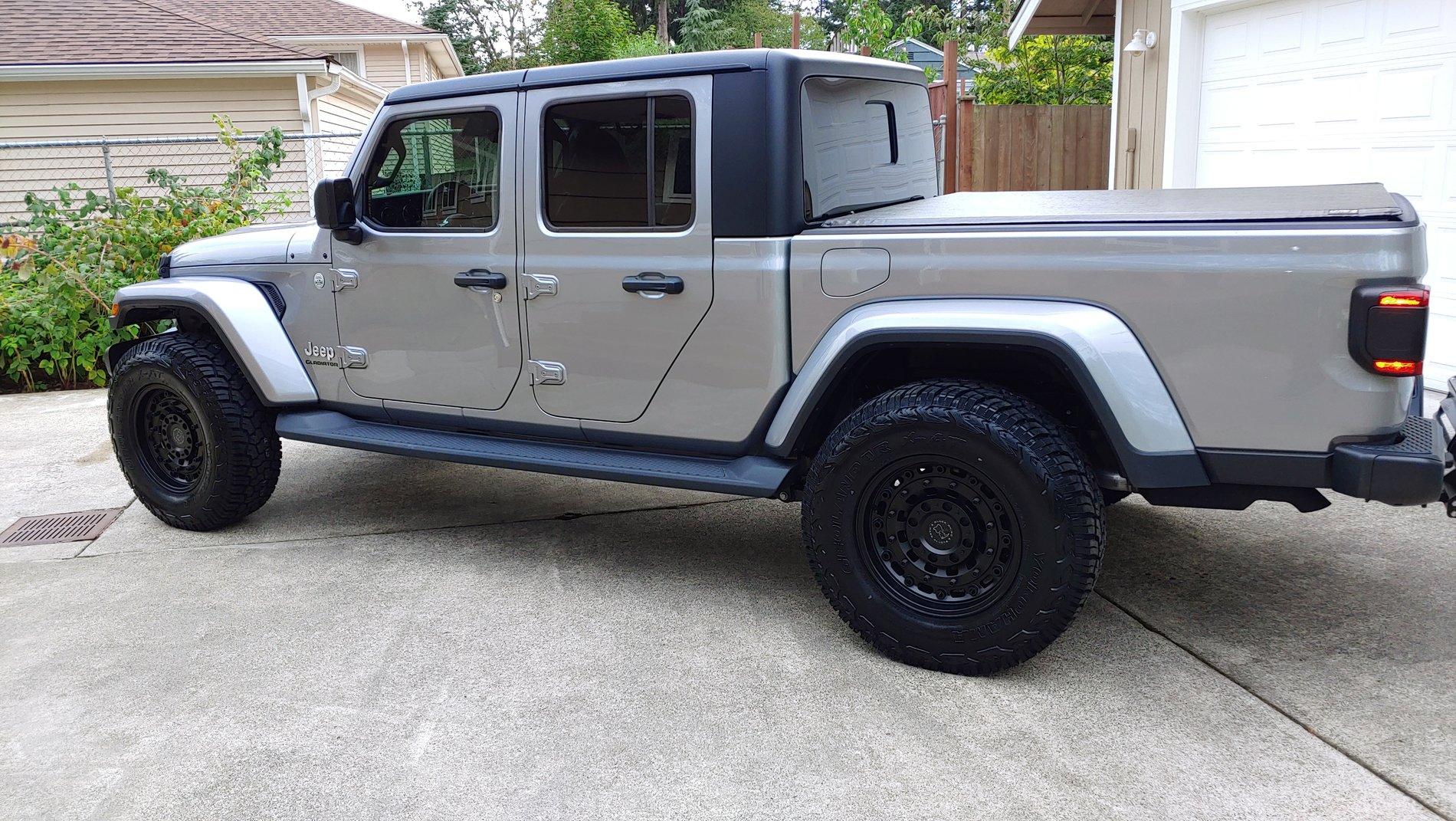 Jeep Gladiator Black Rhino Arsenal W/Yoko Geolander x-AT 305/70r18 20190926_172602_HDR