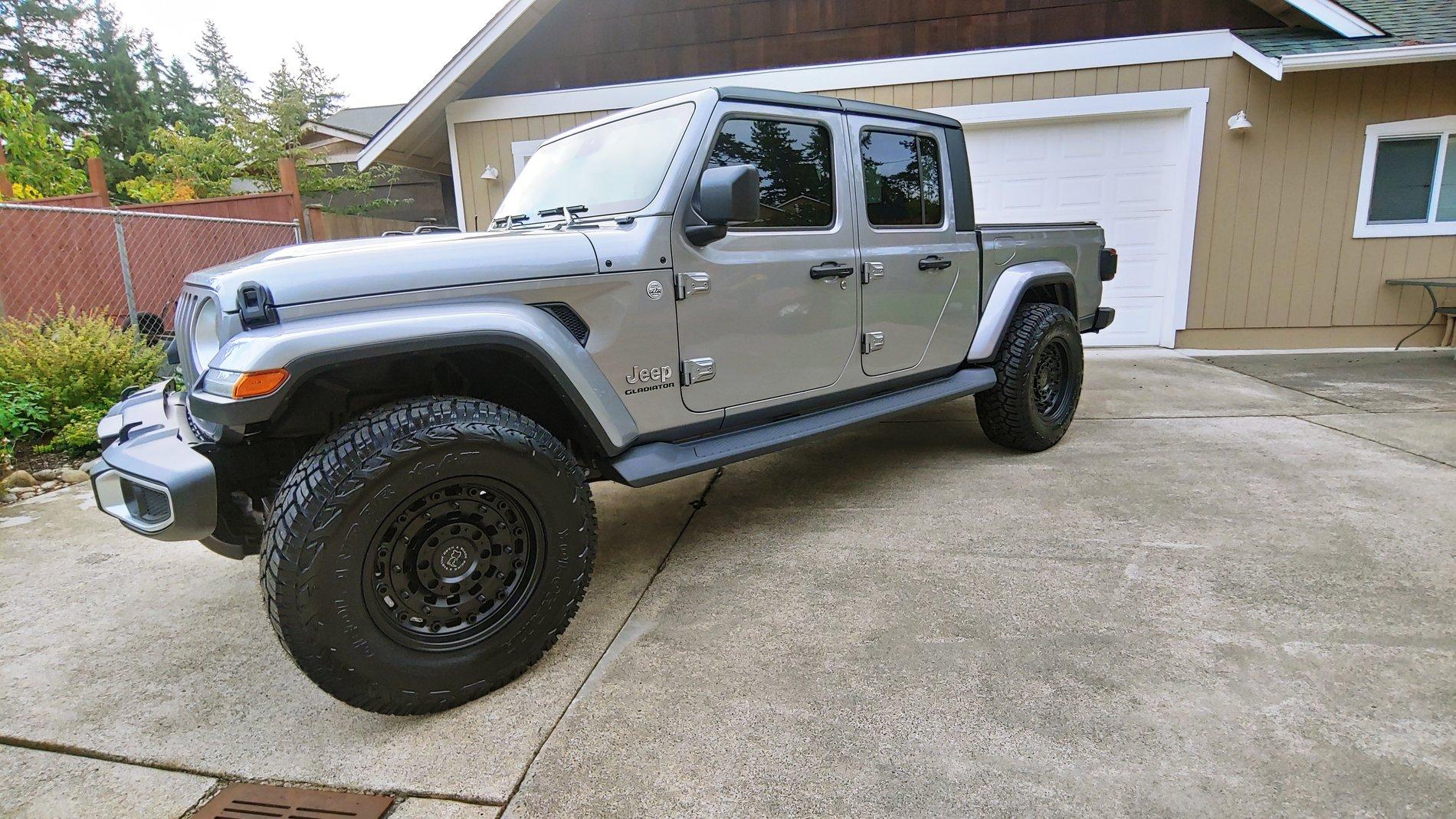 Jeep Gladiator Black Rhino Arsenal W/Yoko Geolander x-AT 305/70r18 20190926_172624_HDR
