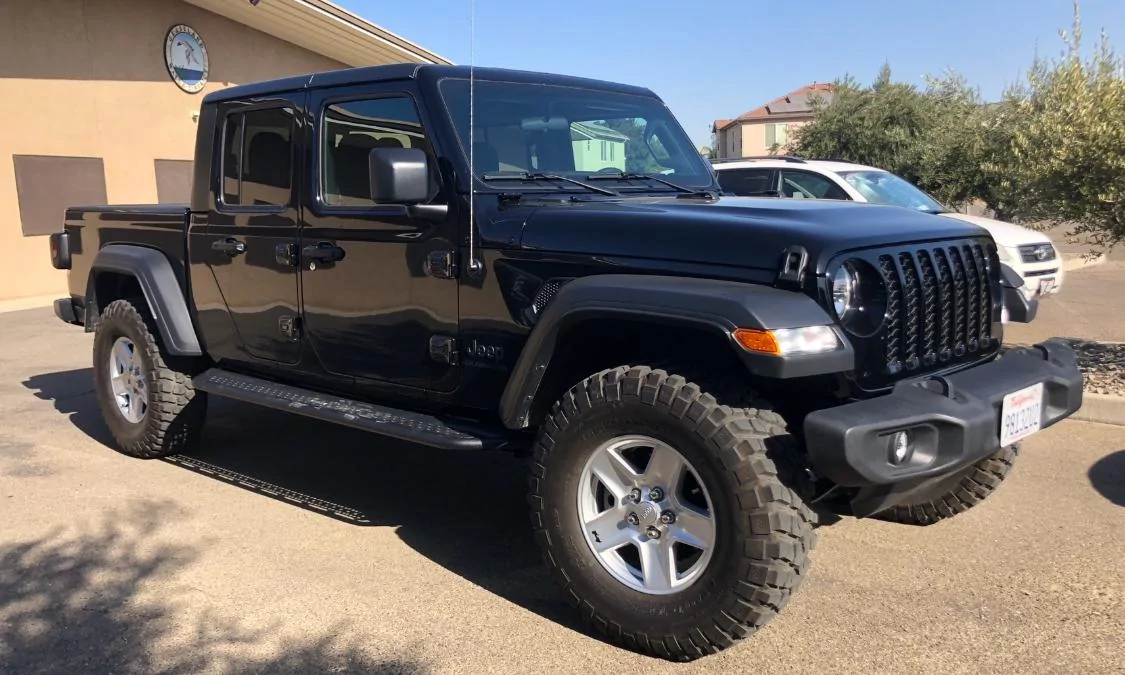 Jeep Gladiator Black on Black Gladiator E6827DAE-97A0-426D-9D57-70C0A717F0A3