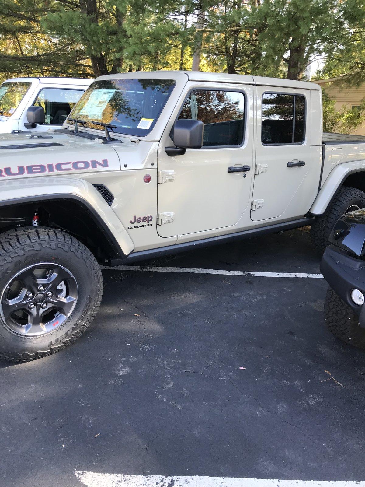 Jeep Gladiator GOBI Gladiator JT Club 16B76E45-2AC8-4AD1-BCC1-ABBAE9B8B66B