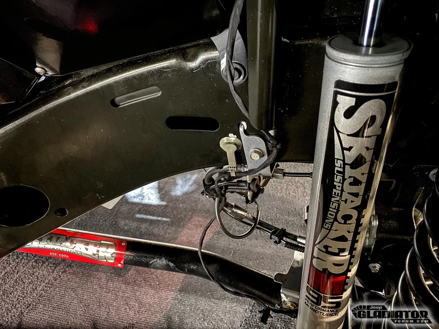 Jeep Gladiator FiveR Trucks / MKW Off-Road Gladiator Build [SEMA 2019] Five-R-Trucks-MKW-Off-Road-Gladiator-Build-SEMA-2019-7