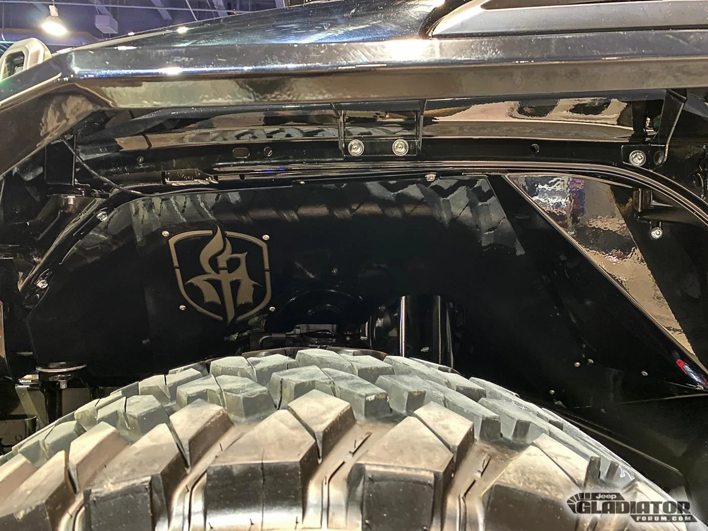 Jeep Gladiator FiveR Trucks / MKW Off-Road Gladiator Build [SEMA 2019] Five-R-Trucks-MKW-Off-Road-Gladiator-Build-SEMA-2019-16