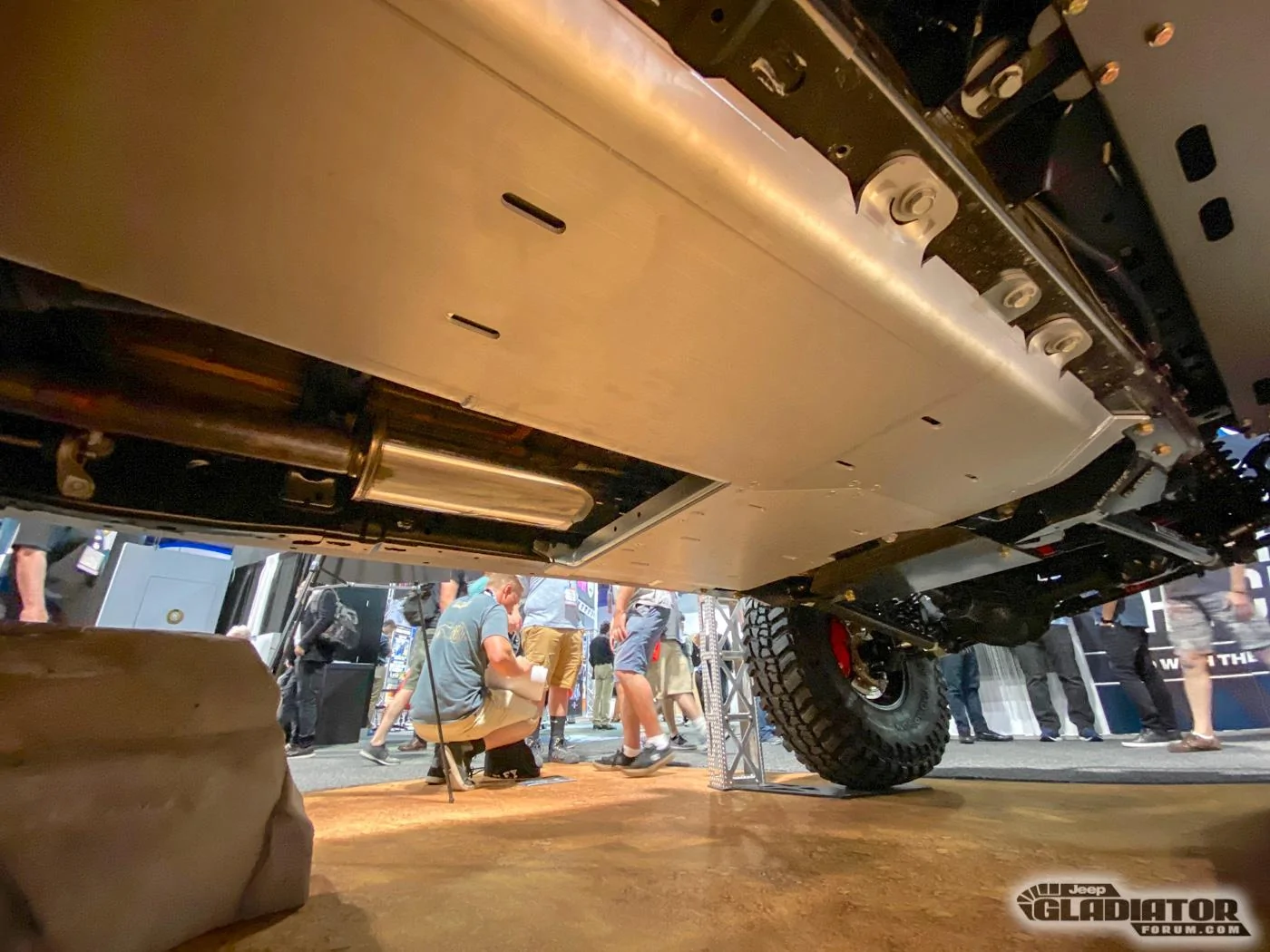 Jeep Gladiator Mickey Thompson / Genright Off Road - Baja Boss Edition Gladiator Build [SEMA 2019] Mickey-Thompson-Genright-Off-Road-Baja-Boss-Edition-Gladiator-Build-SEMA-2019-14