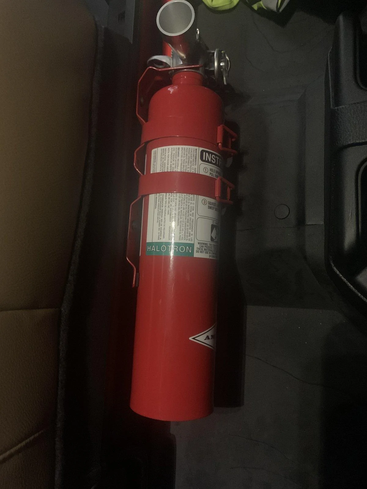 Jeep Gladiator Fire Extinguisher mounting C33326BC-0667-4431-9610-F5894BCED32C