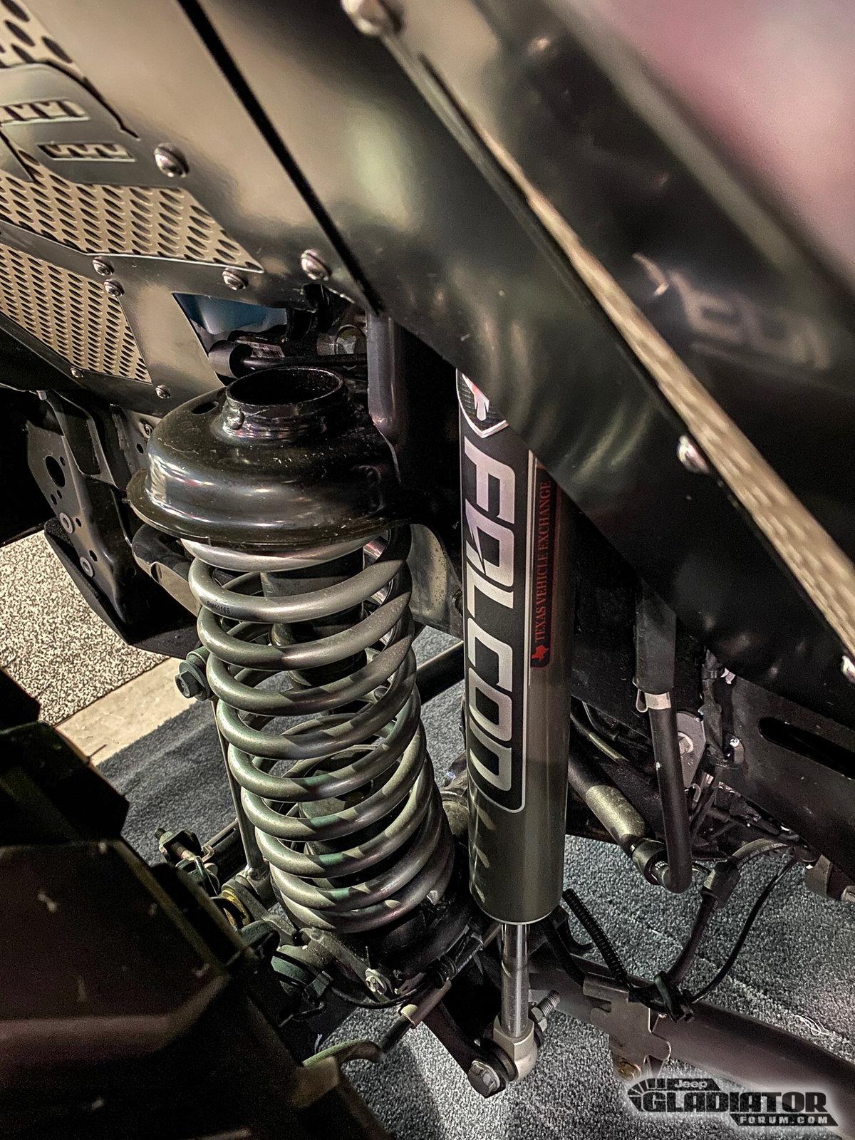 Jeep Gladiator DV8 Tan Spray Kevlar Coated Gladiator Build [SEMA 2018] DV8-Tan-Spray-Kevlar-Coated-Gladiator-Build-SEMA-2019-7