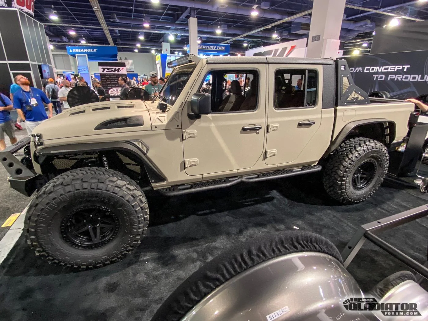 Jeep Gladiator DV8 Tan Spray Kevlar Coated Gladiator Build [SEMA 2018] DV8-Tan-Spray-Kevlar-Coated-Gladiator-Build-SEMA-2019-16