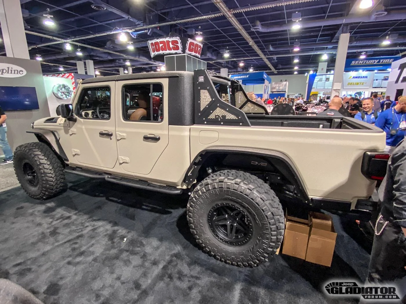 Jeep Gladiator DV8 Tan Spray Kevlar Coated Gladiator Build [SEMA 2018] DV8-Tan-Spray-Kevlar-Coated-Gladiator-Build-SEMA-2019-17