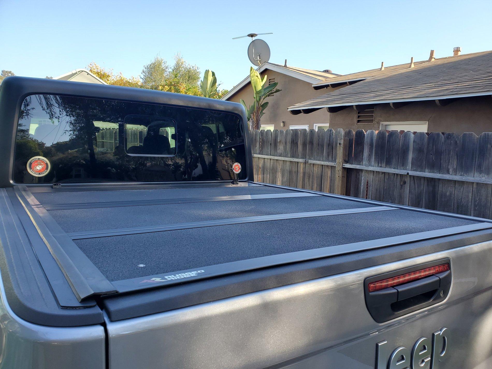 Jeep Gladiator Mopar vs Rough Country Hard Tri-fold Tonneau RR Armis Hard Tonneau