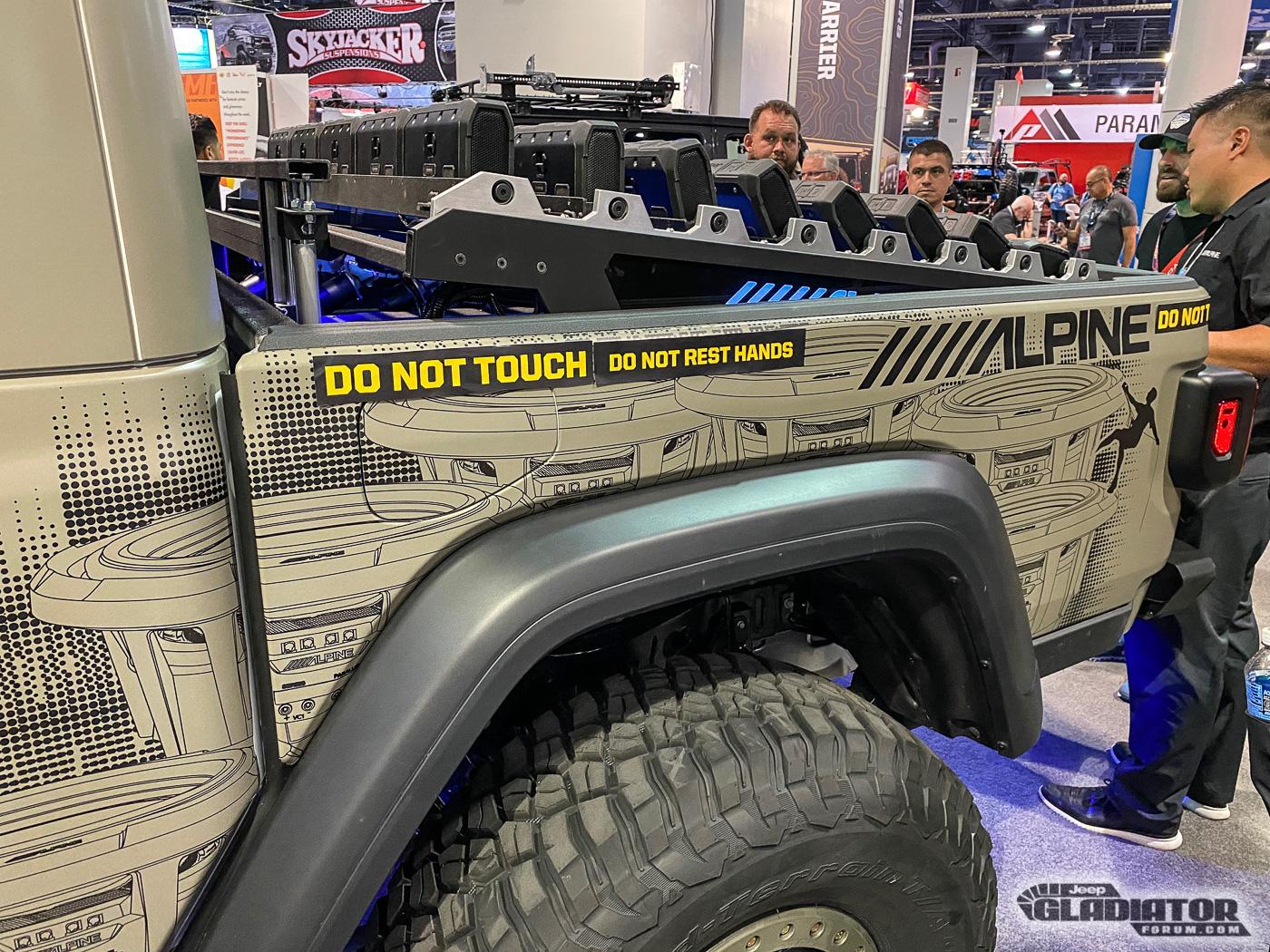 Jeep Gladiator Smittybilt / Alpine Equalizer Gladiator Build [SEMA 2019] Smittybilt-Equalizer-Gladiator-Build-SEMA-2019-14